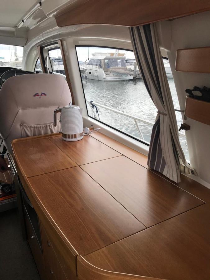 Готель Adelphi B A Delightful 6 Berth Boat Лімінгтон Екстер'єр фото