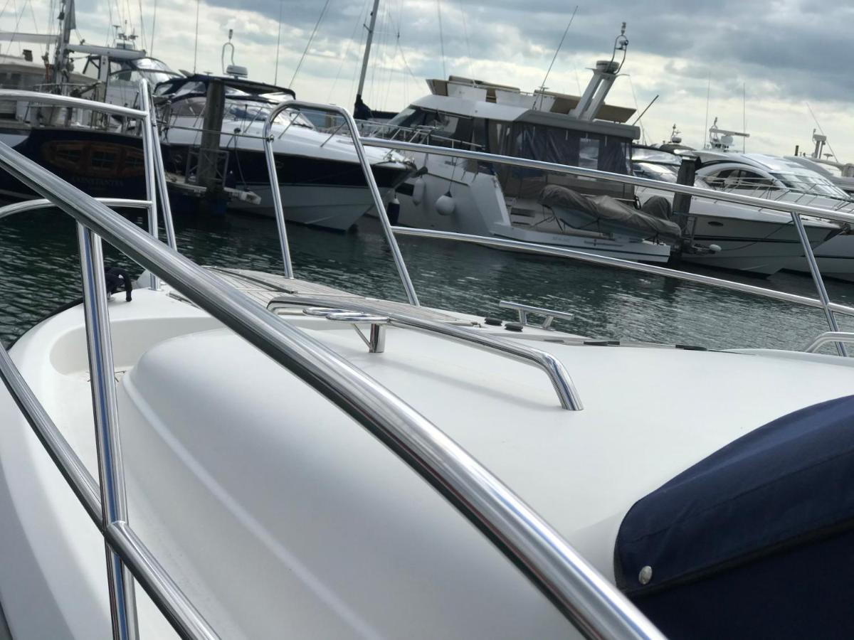Готель Adelphi B A Delightful 6 Berth Boat Лімінгтон Екстер'єр фото
