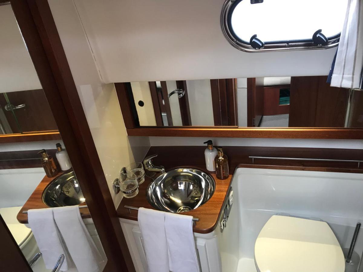 Готель Adelphi B A Delightful 6 Berth Boat Лімінгтон Екстер'єр фото